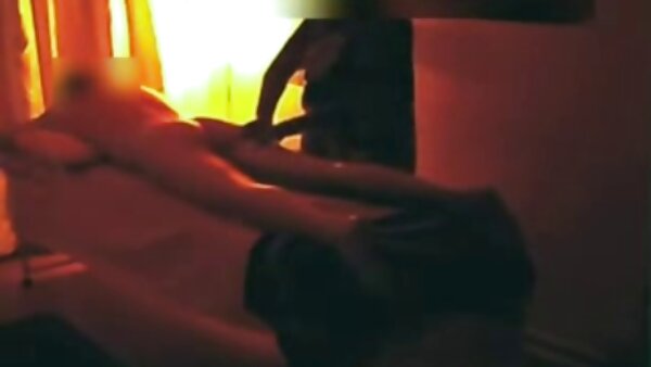 الملاك الجميل تمتص ديك لحمي واقفا على ركبتيها افضل افلام السكس المترجمه