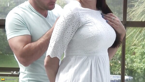 عاهرة ضئيلة جنون اجمل افلام سكس مترجم عربي القرن تدعى إيفلين تقوم بتلميع بوسها الرطب بجزرة