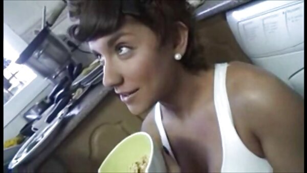 تحاول اجمد افلام السكس المترجمه امرأة سمراء نحيفة رينيه روليت التعامل مع خرطوم ضخم