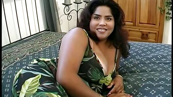 امرأة سمراء غريبة ترضي ثلاثة قضبان في مكان مهجور اجمل سكس اجنبي مترجم عربي قذر بحماس