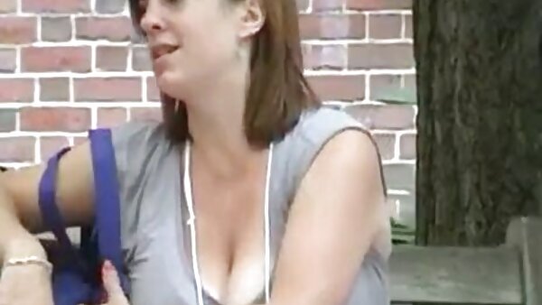 الكلبة اجمل موقع سكس مترجم ذات الأرجل الطويلة في جوارب جينا ترغب في أصابع بوسها على الكاميرا
