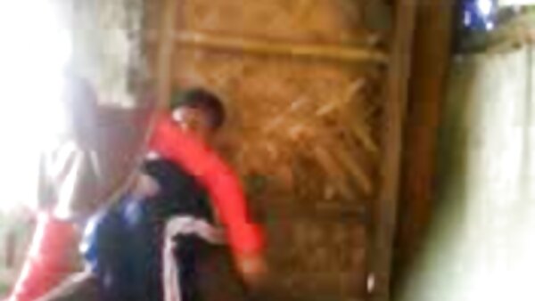 الفاسقة البيضاء في جوارب مشغولة بركوب دونغ أسود صعب افضل افلام سكس مترجم