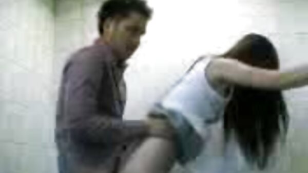 تحصل مارس اجمل سكس مترجم عربي الجنس عاهرة شابة مع الثدي اللذيذ بوحشية من قبل رجل كبير السن