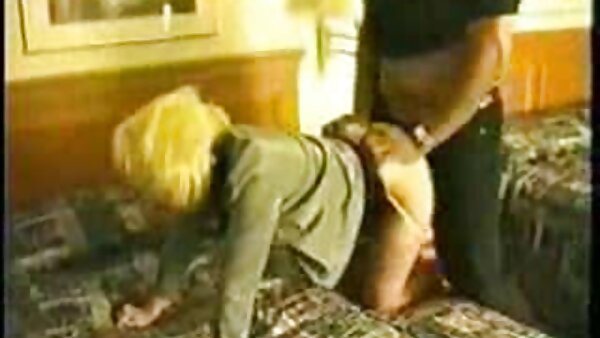 شغف نائب الرئيس وقحة ليا لوف يعطي رأسها بأسلوب اجمل سكس امهات مترجم 69