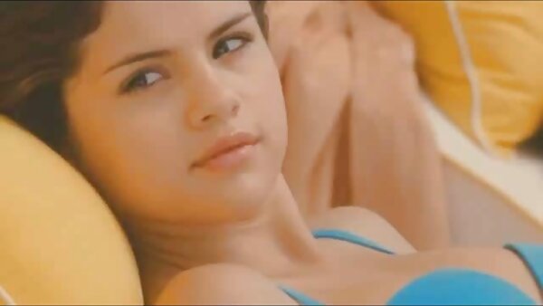 الملاعين هوتي ضئيلة الشعر الداكن مع اجمل فيلم سكس محارم اثنين من الرجال العطش