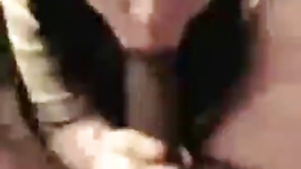 نادلة اجمل سكس مترجم عربي جميلة تلطخ جسدها قبل ارتداء الزي الرسمي